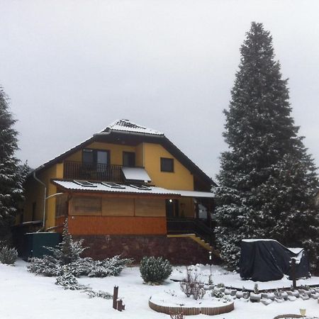 Aktiv Pihenes Apartman Revfulop Luaran gambar